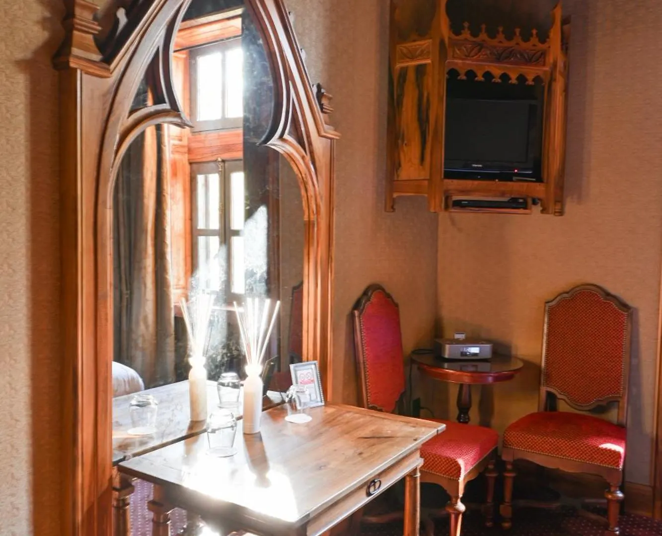 Chateau De Codignat Lezoux 0*,  France